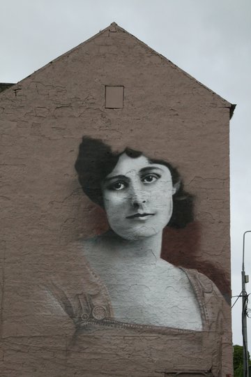 Mural of Maud Gonne on the side of a building