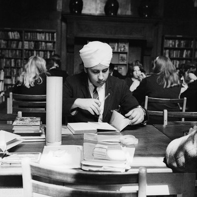 Photo of a Sikh student studying in the library