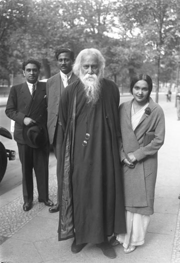 Photo of Devika Rani with Rabindranath Tagore and Himanshu Rai