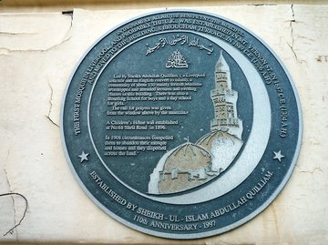 Photo of the Liverpool Mosque Plaque