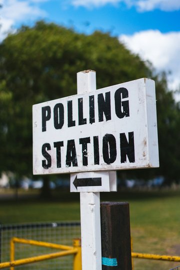 Photo of a polling station sign